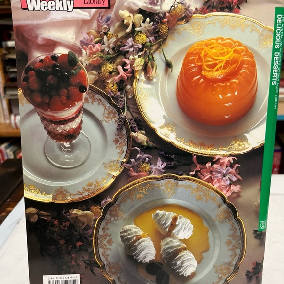 Australian Women's Weekly Delicious Desserts AWW Deserts Womens cook book - Picture 2 of 4